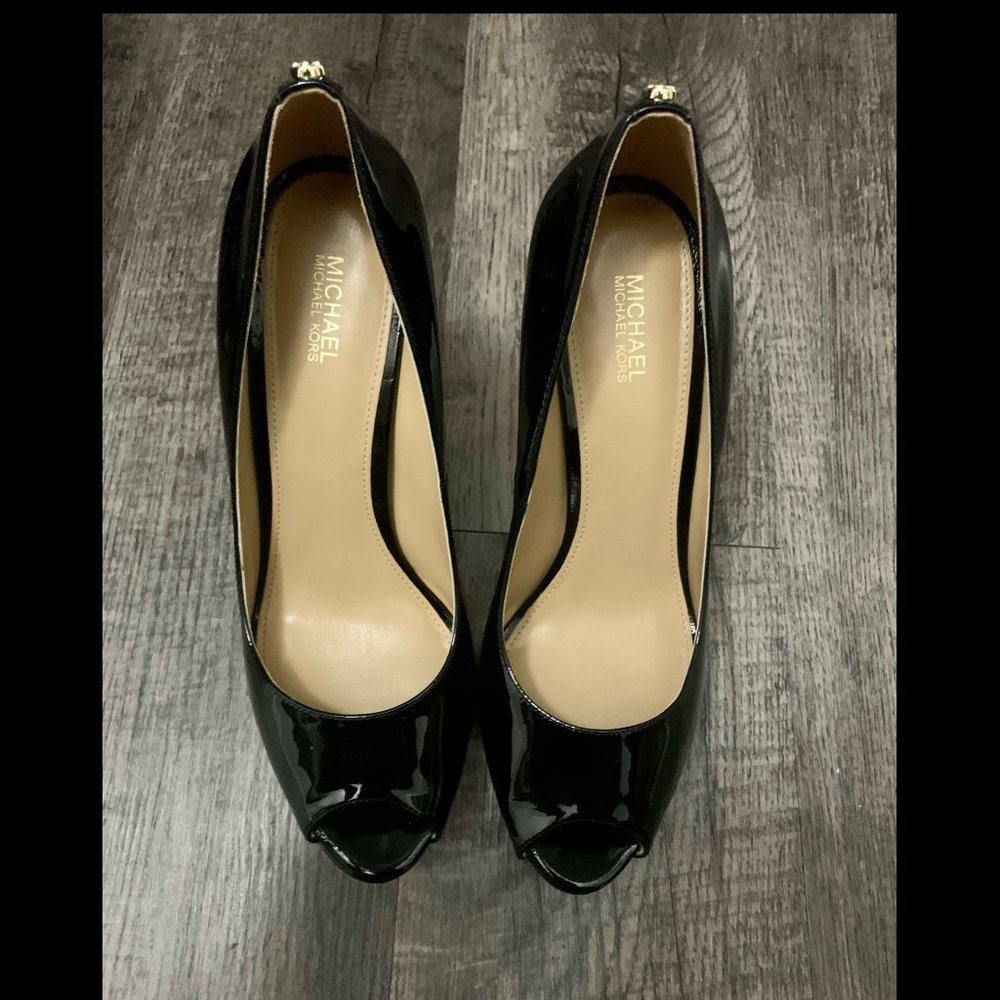 Like New - Michael Kors Erika Platform Pumps